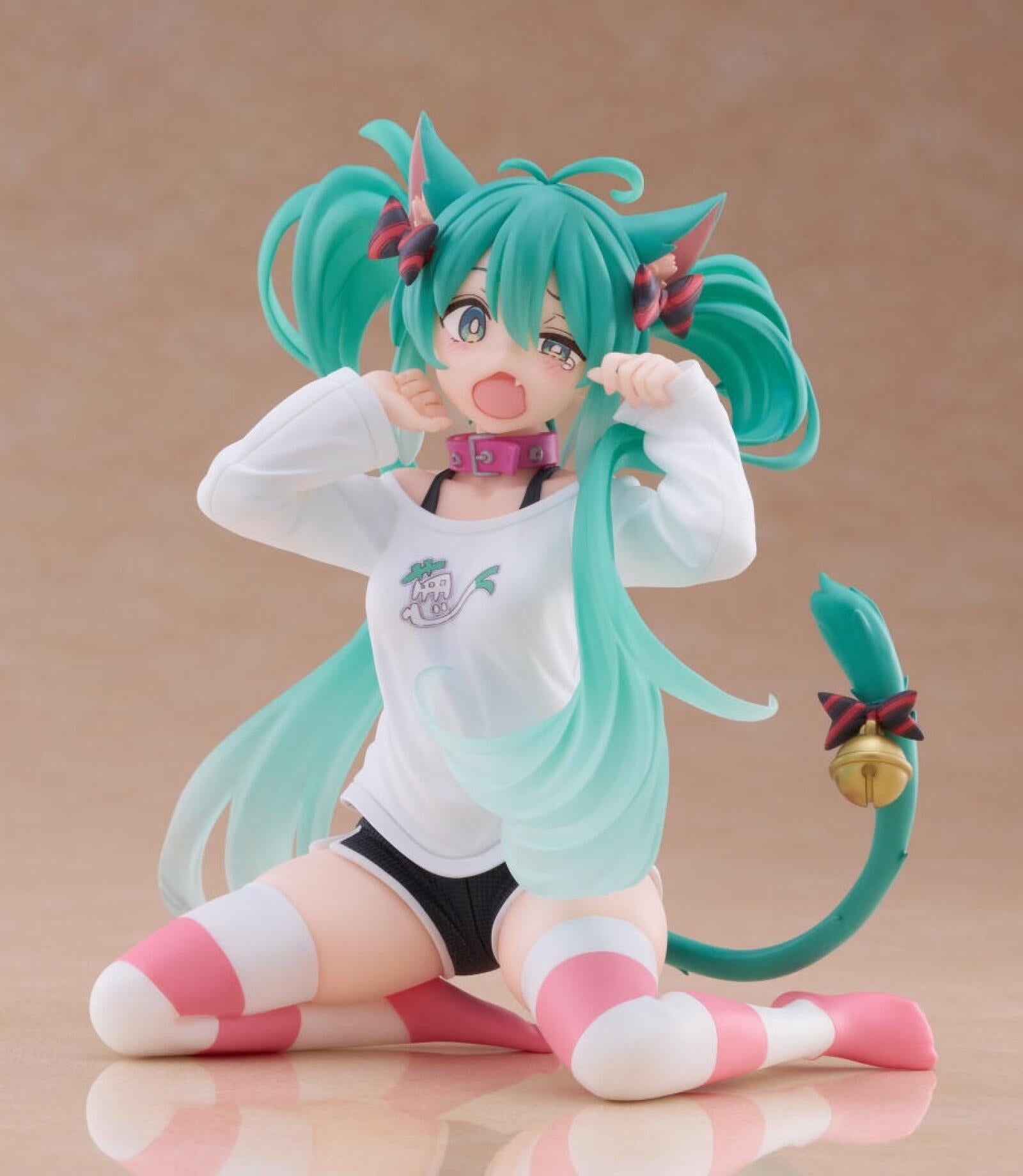 PREORDER Hatsune Miku Desktop Cute Figure (Cat Ear T Shirt Version) (re-run)